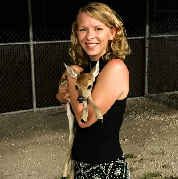 Meet your Posher, Mikayla - Picture 2 of 4